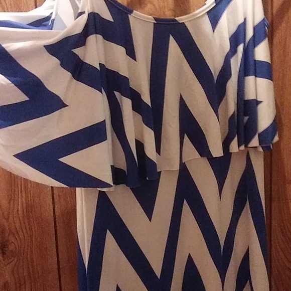 Loila Dresses & Skirts - Loila summer dress size L